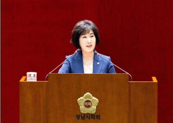 성남시의회 정연화 의원, ‘3자녀→2자녀” 성남시 체육시설 다자녀 기준 완화… 기사 이미지